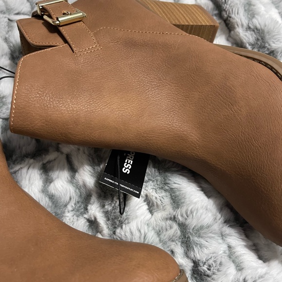 Express Boots - Picture 2 of 2